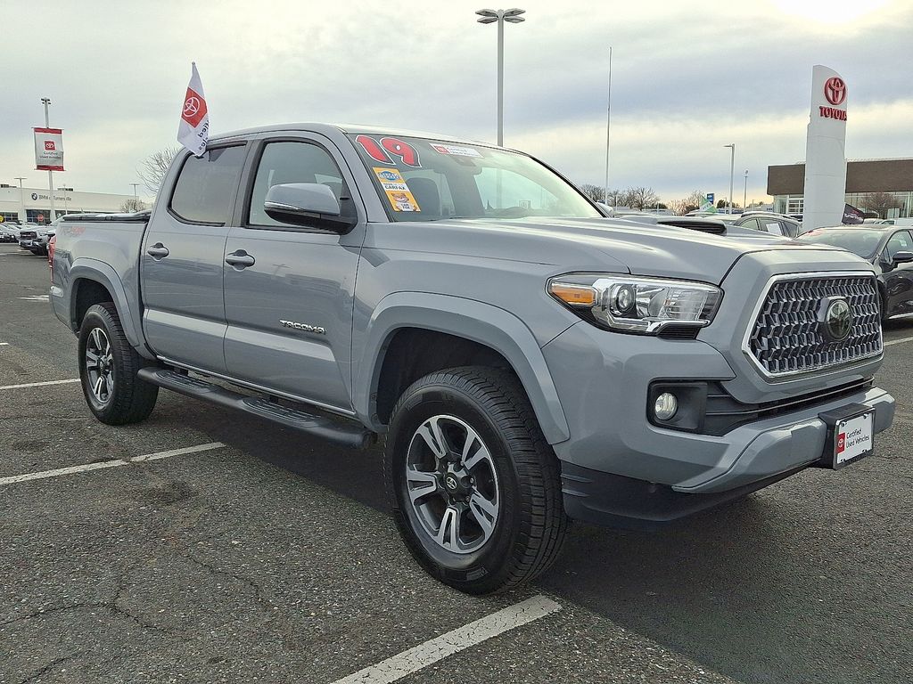 Thumbnail: 2019 Toyota Tacoma - 3