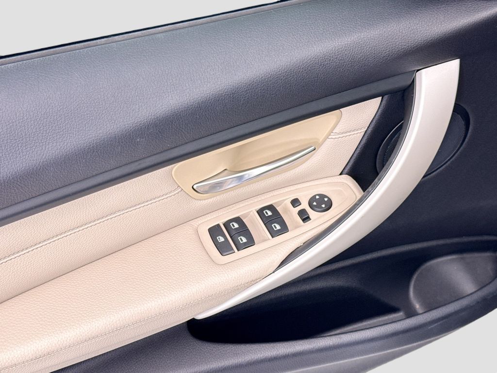 Thumbnail: 2015 BMW 3 Series - 22