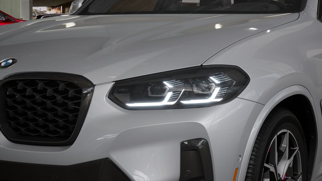 2025 BMW X4 xDrive30i 32
