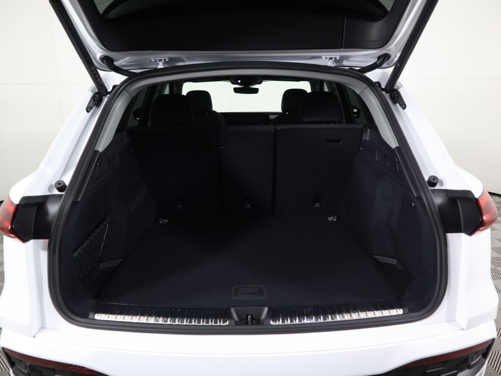 Thumbnail: 2025 Audi Q5 - 30