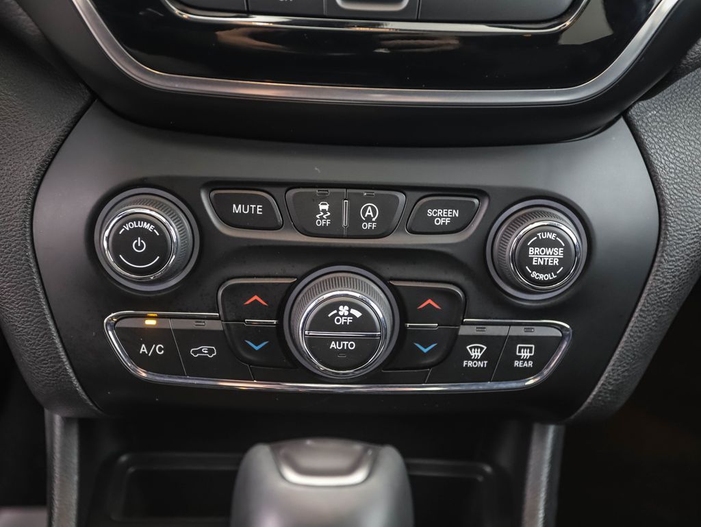 Thumbnail: 2019 Jeep Cherokee - 20