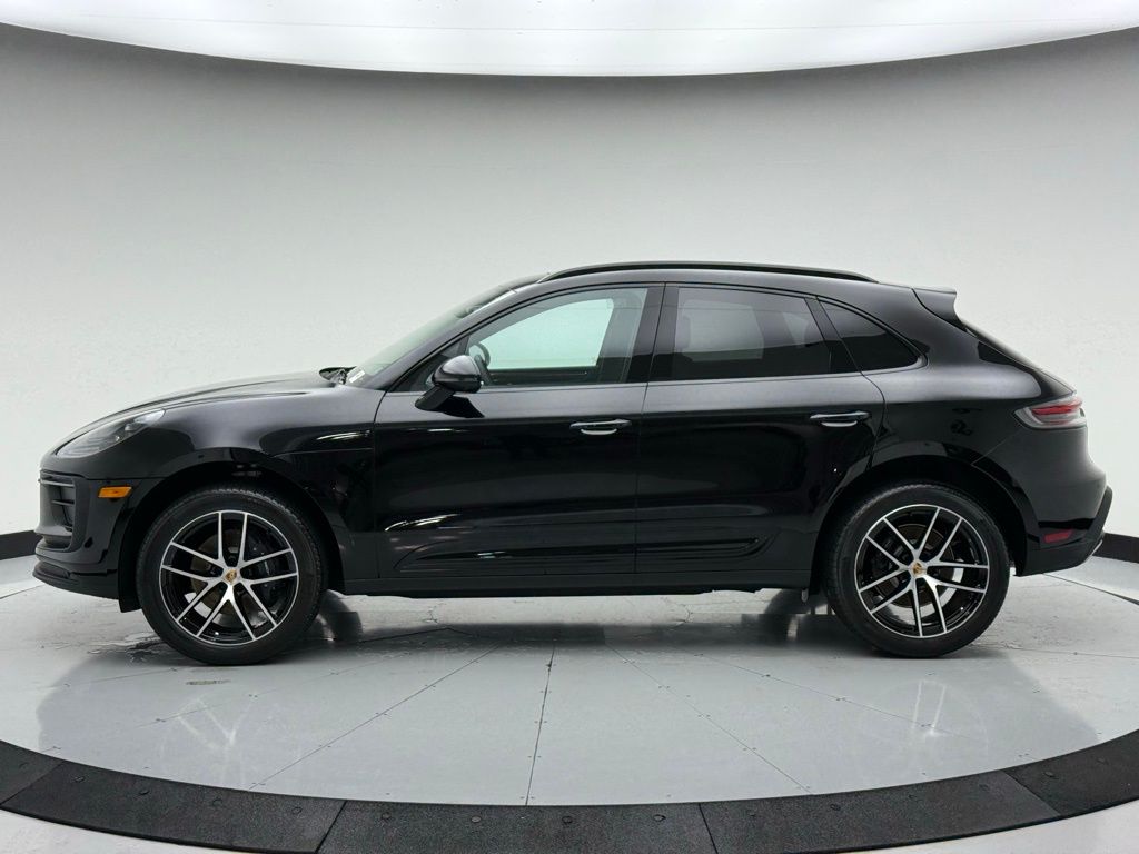 Thumbnail: 2025 Porsche Macan - 2