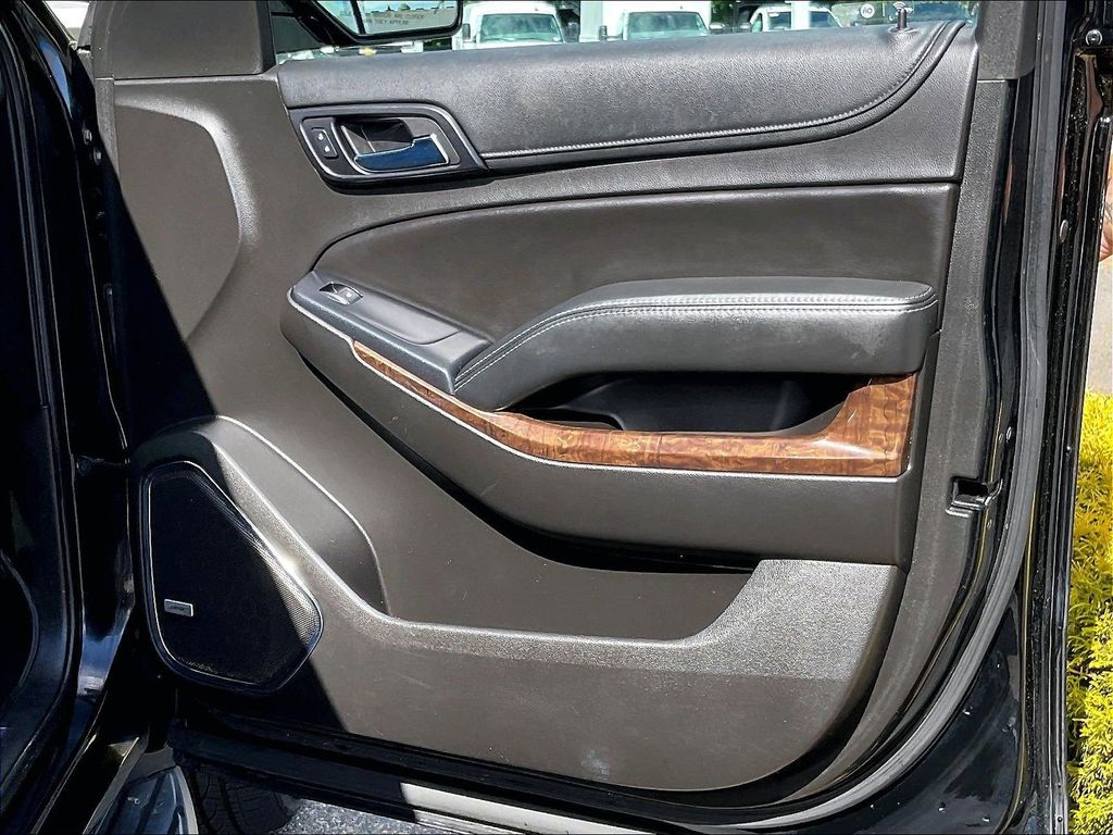 2017 Chevrolet Tahoe — photo 12