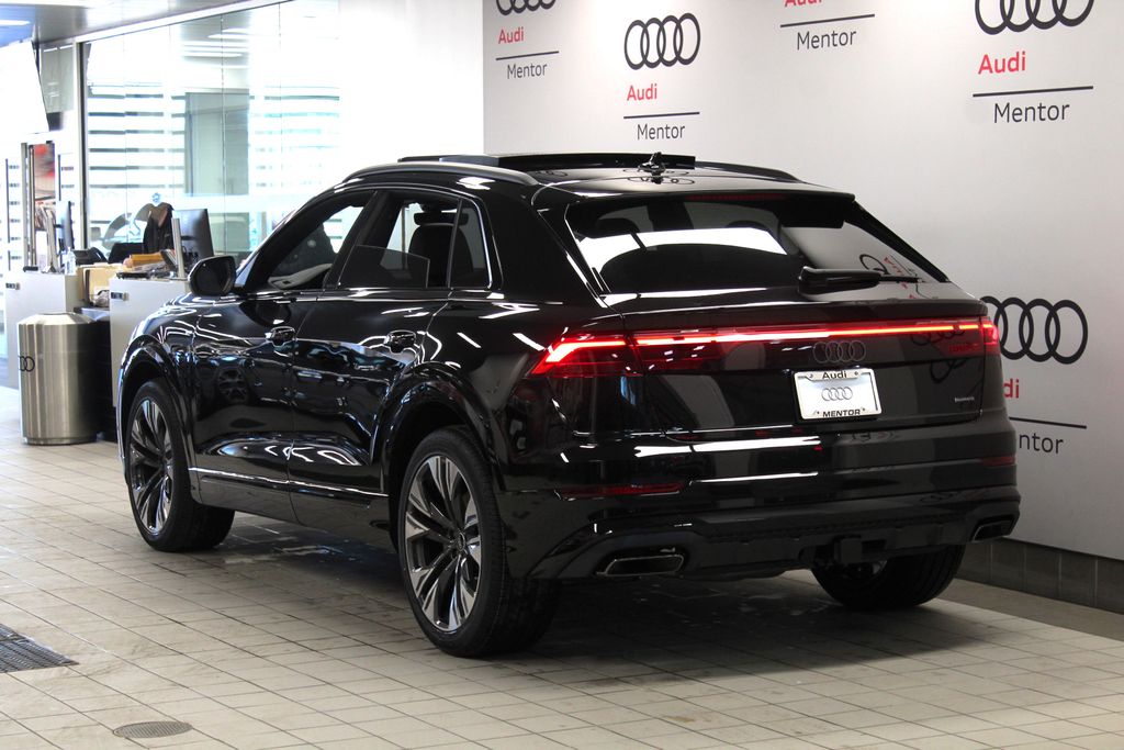 Thumbnail: 2026 Audi Q8 - 4