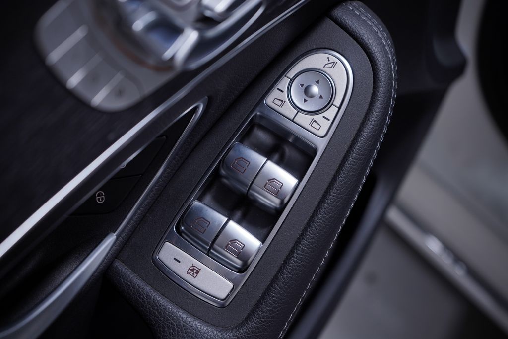 Thumbnail: 2020 Mercedes-Benz C-Class - 17