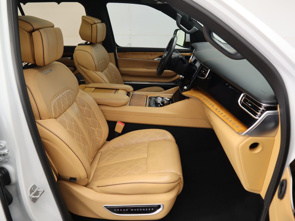 Thumbnail: 2022 Jeep Grand Wagoneer - 21