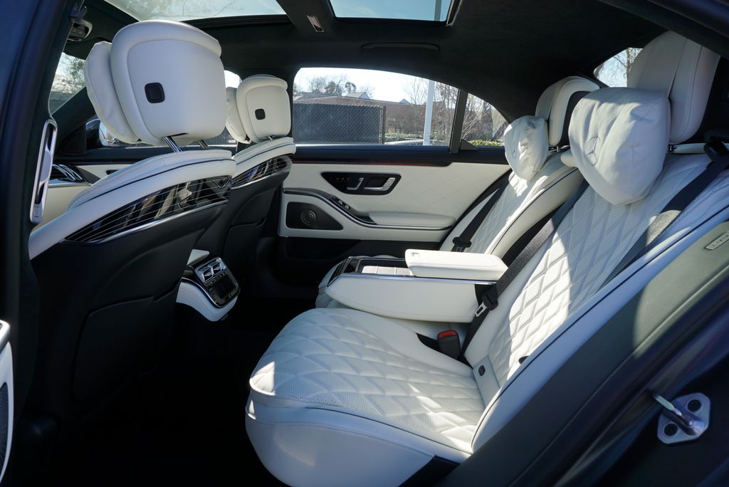 Thumbnail: 2023 Mercedes-Benz S-Class - 13