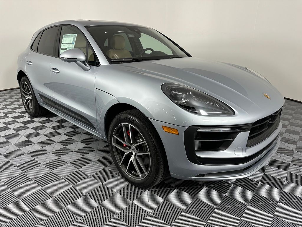 Thumbnail: 2026 Porsche Macan - 12