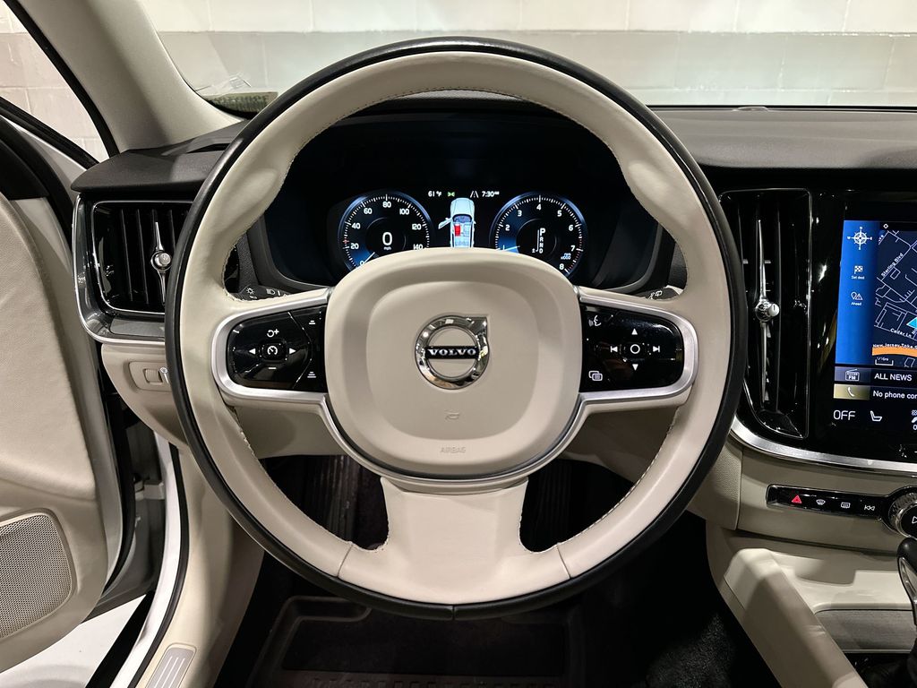 Thumbnail: 2022 Volvo S60 - 18