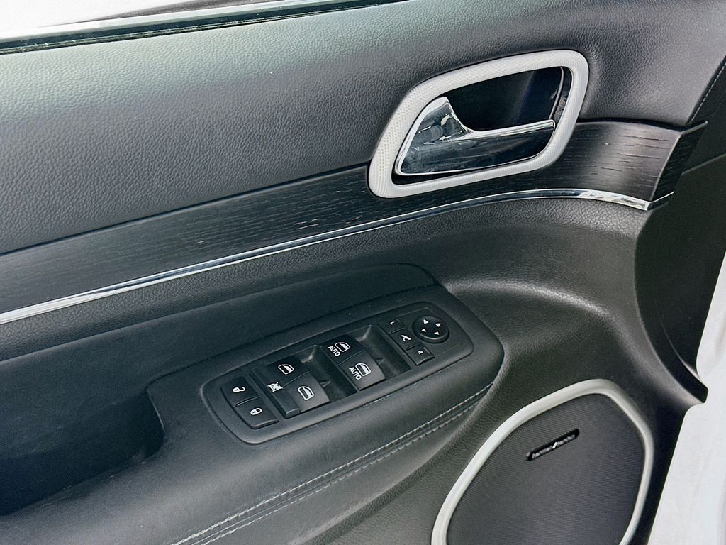 JeepGrand Cherokee24