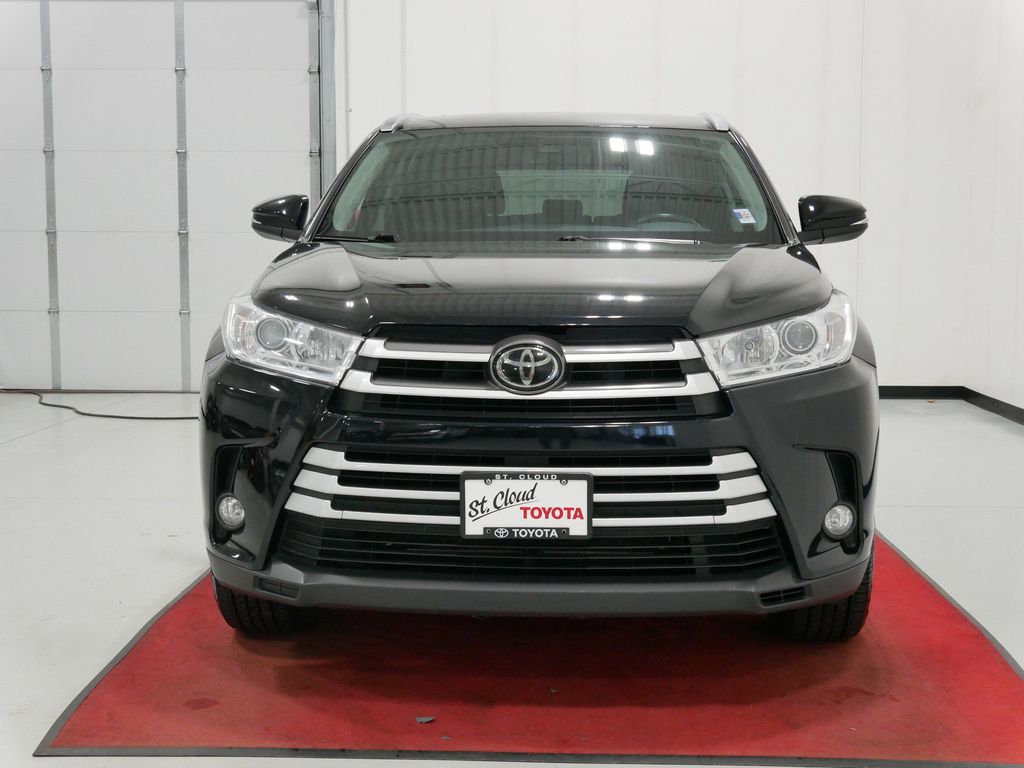 Used 2018 Toyota Highlander XLE with VIN 5TDJZRFH6JS802451 for sale in Waite Park, Minnesota