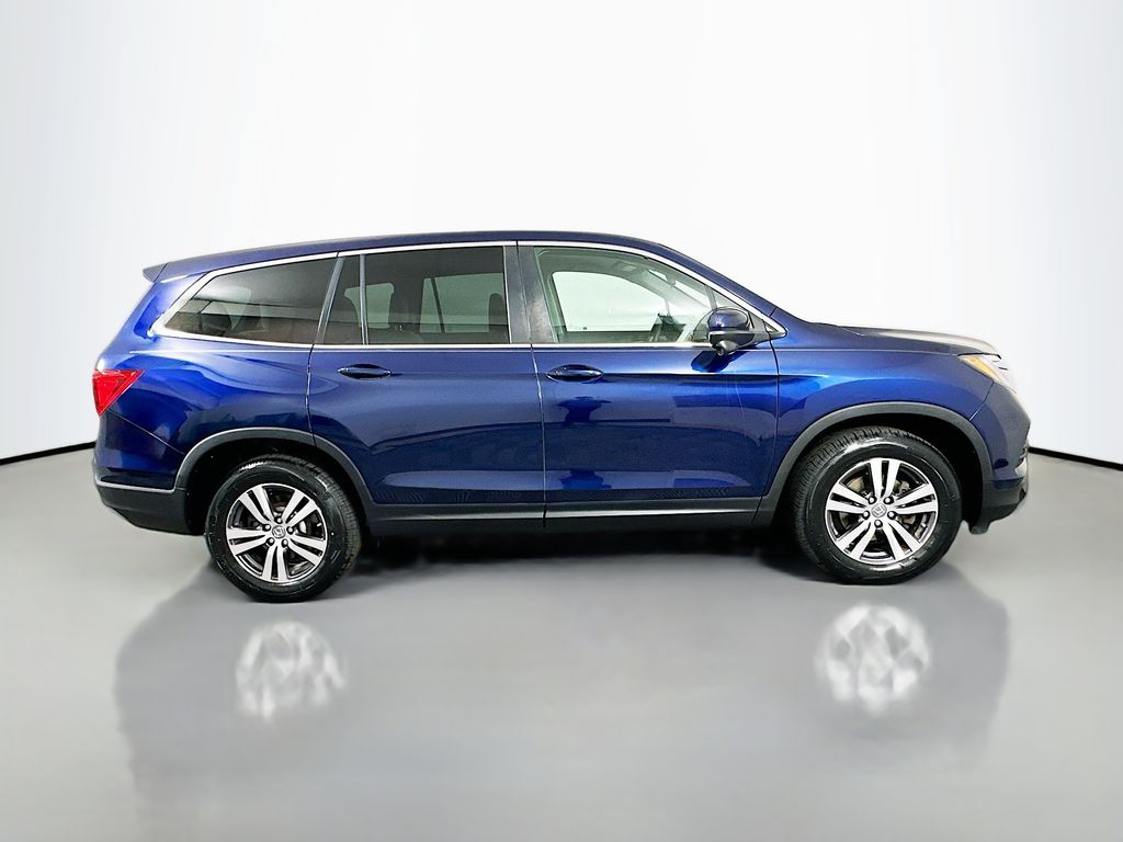 Thumbnail: 2017 Honda Pilot - 4