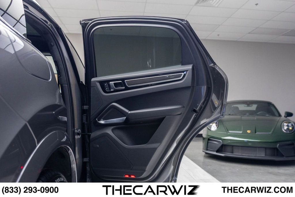 2023 Porsche Cayenne Coup Turbo - Photo 97