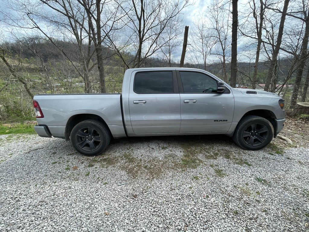 View vehicle photo 4