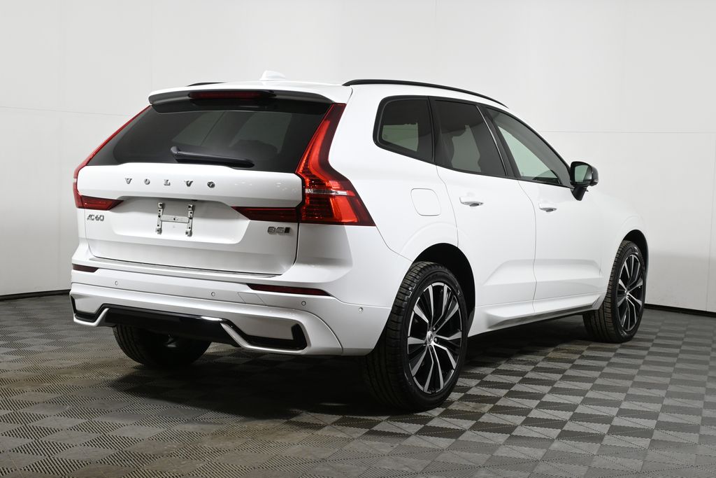 Thumbnail: 2023 Volvo XC60 - 8