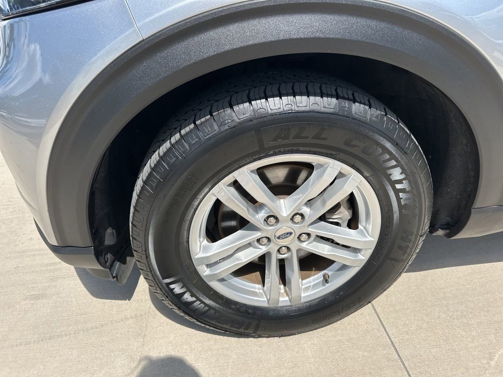 2024 Silver Metallic Ford Explorer XLT RWD SUV