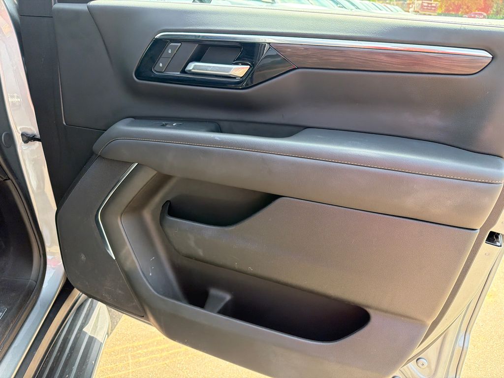 Used 2025 Sterling Gray Metallic Chevrolet LT image 14