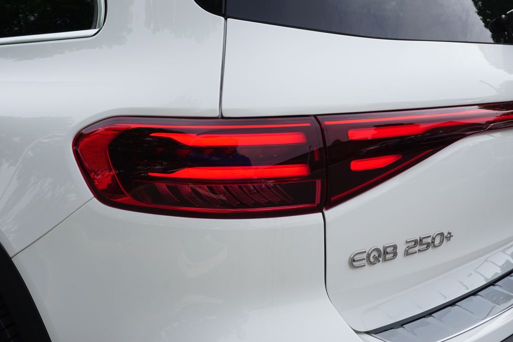 2025 Mercedes-Benz EQB 250+ 13