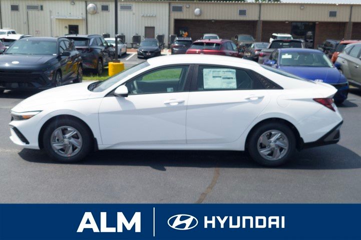 New 2026 White Hyundai SE image 9