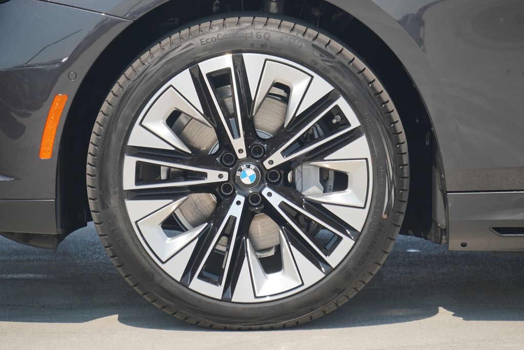 Thumbnail: 2026 BMW i5 - 5