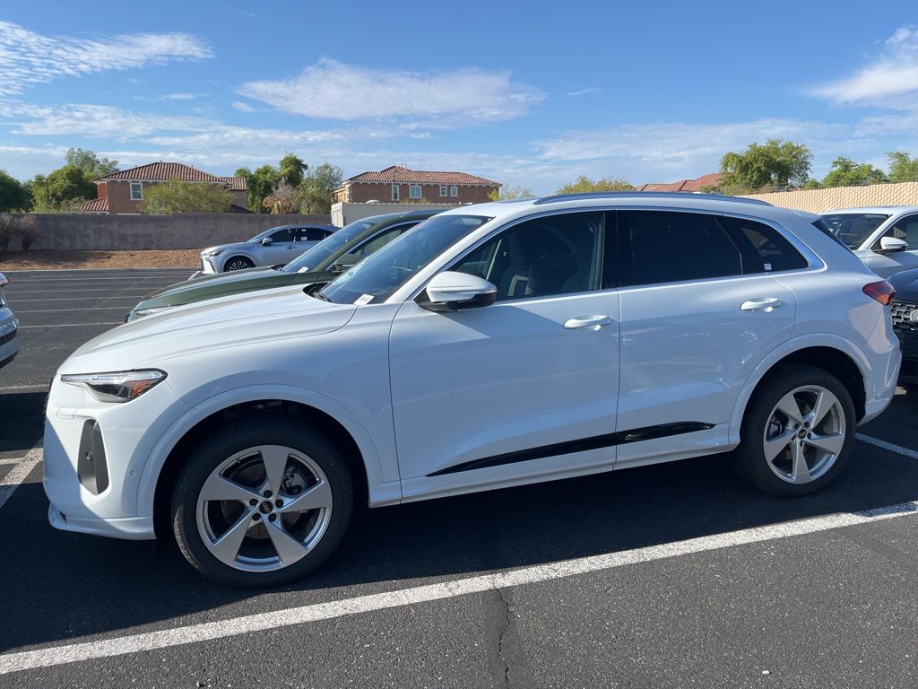 Thumbnail: 2025 Audi Q5 - 3