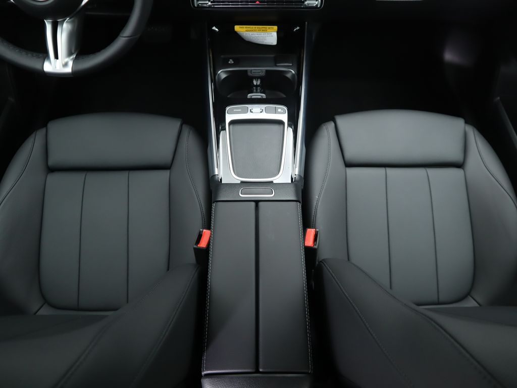 Thumbnail: 2025 Mercedes-Benz GLB - 16