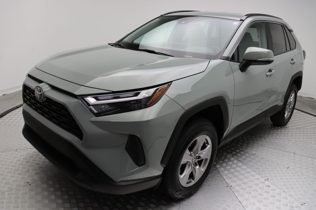 2023 Toyota RAV4 XLE 2