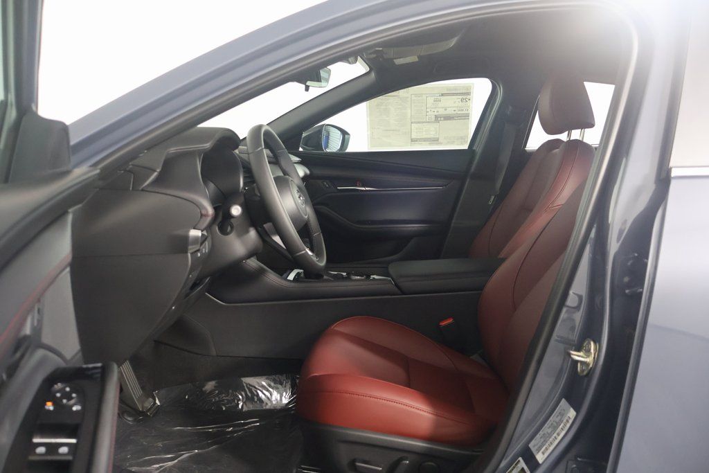2025 Mazda Mazda3 Carbon Edition 5