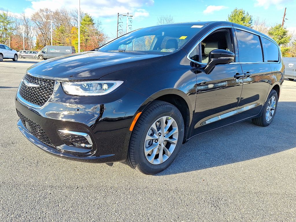 2026 Chrysler Pacifica — photo 2