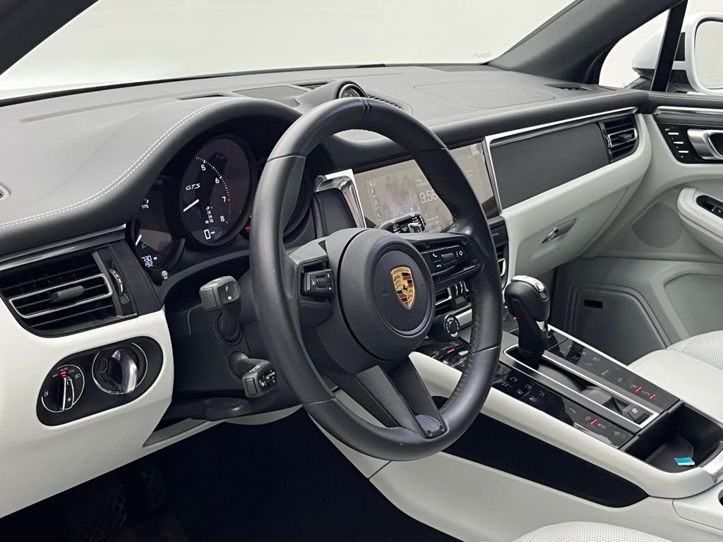 Thumbnail: 2023 Porsche Macan - 9
