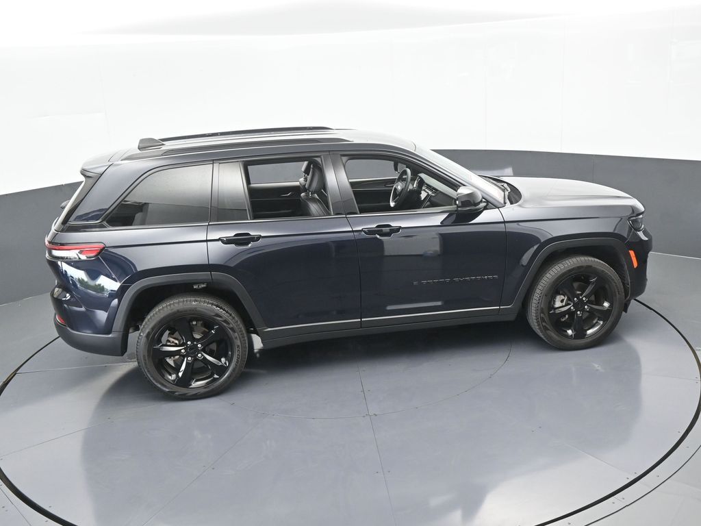 Used 2024 Midnight Sky Jeep Limited image 55