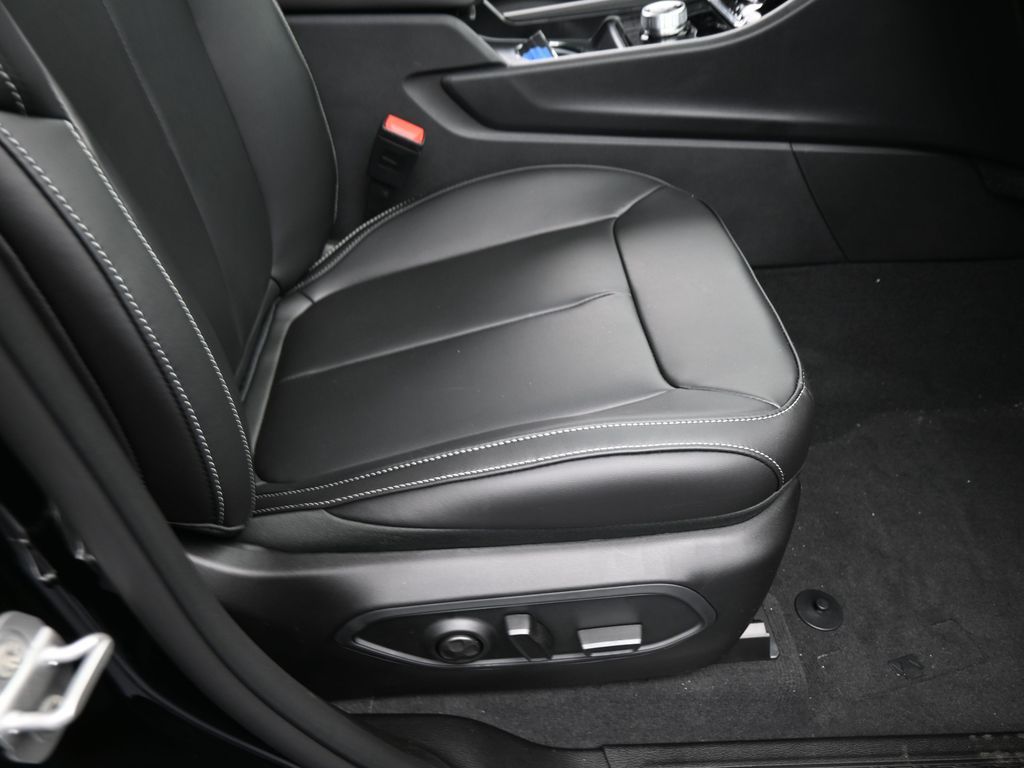 New 2026 Diamond Black Crystal Pearlcoat Jeep Limited image 41