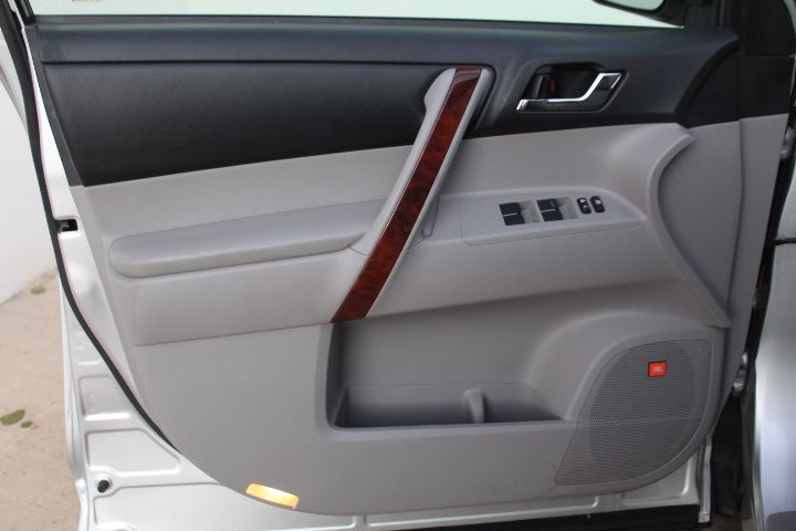 Used Car 2011 Toyota Highlander  Limited For Sale Under $10,000 In Georgetown, Texas