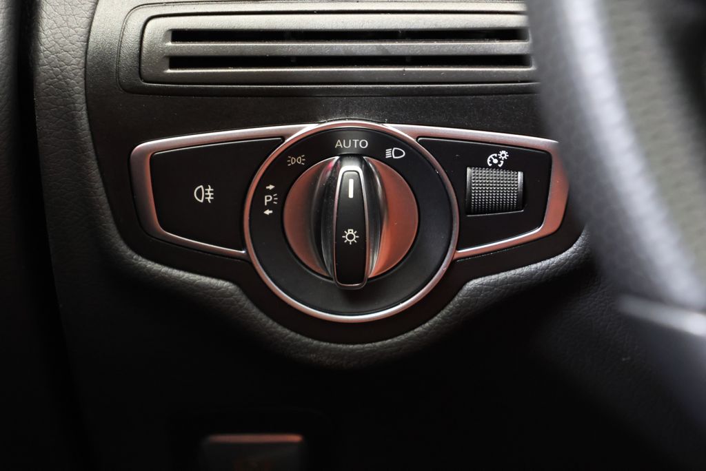 Thumbnail: 2023 Mercedes-Benz GLC - 18