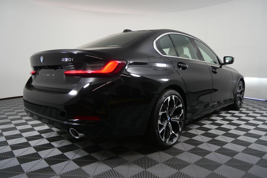 Thumbnail: 2026 BMW 3 Series - 3