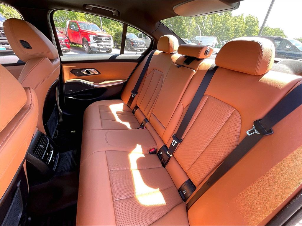 2023 BMW 3 Series — photo 14