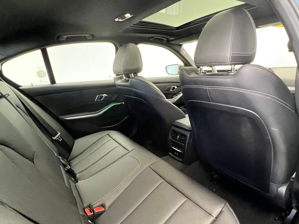 Thumbnail: 2025 BMW 3 Series - 9