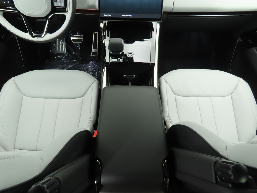 Thumbnail: 2025 Land Rover Range Rover Sport - 18