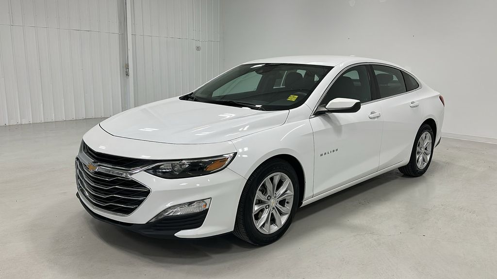 Summit White 2024 Chevrolet Malibu LT with 1LT FWD Sedan Front-Wheel Drive Continuously Variable Transmission