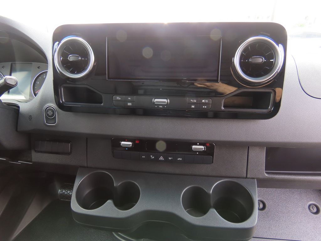 Thumbnail: 2025 Mercedes-Benz Sprinter - 15