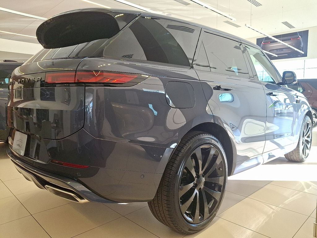 Thumbnail: 2026 Land Rover Range Rover Sport - 4