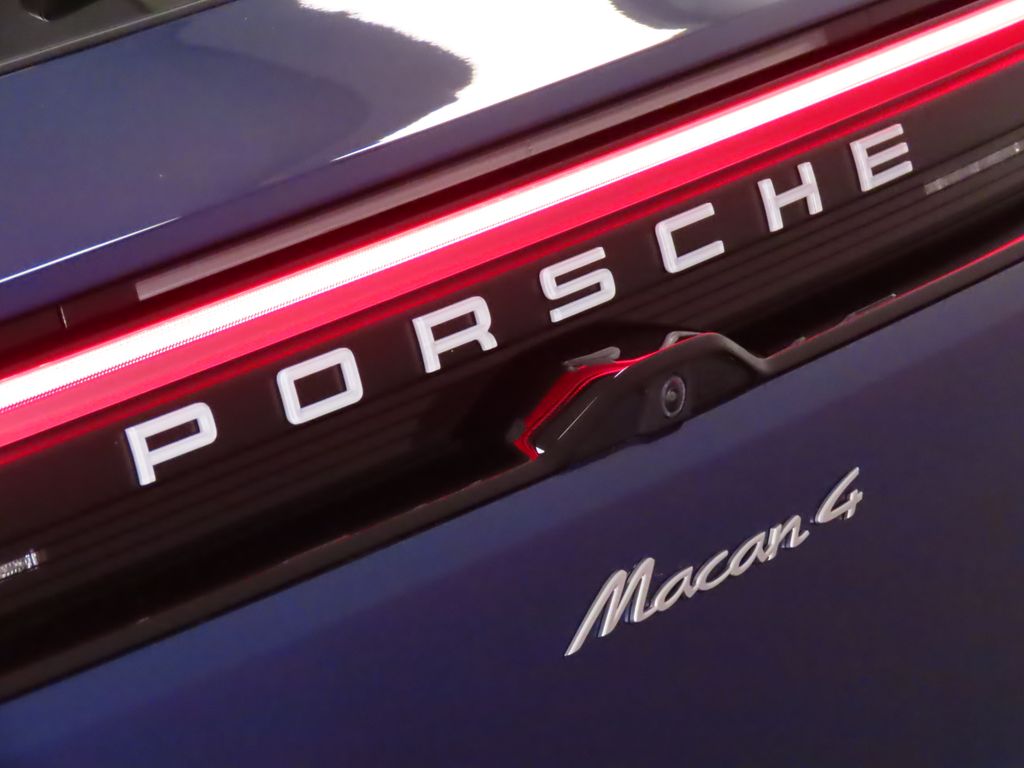 Thumbnail: 2024 Porsche Macan - 12