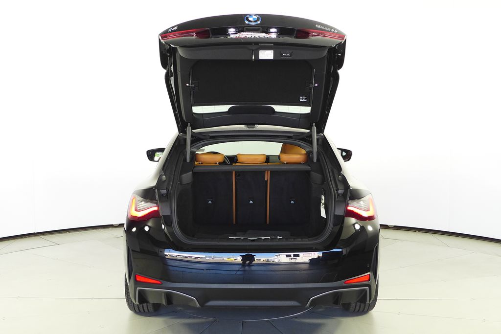 Thumbnail: 2023 BMW i4 - 10