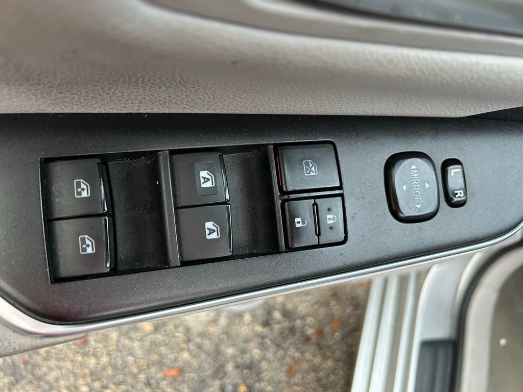 Thumbnail: 2017 Toyota Camry - 16