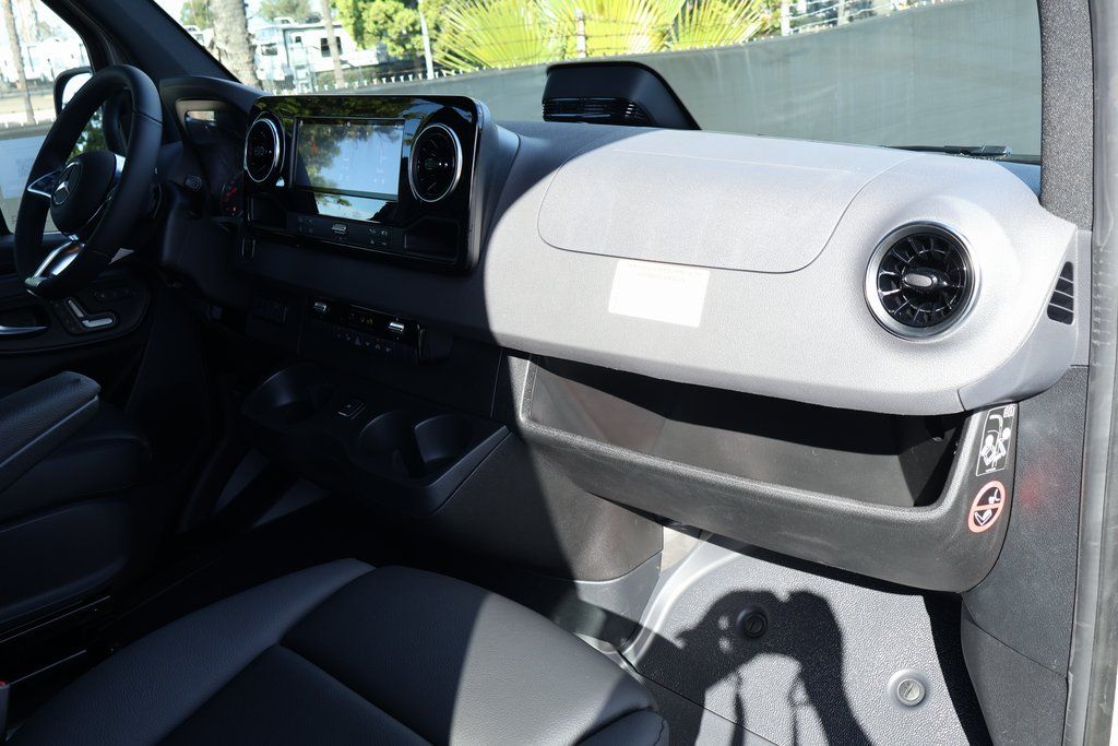 Thumbnail: 2026 Mercedes-Benz Sprinter - 5