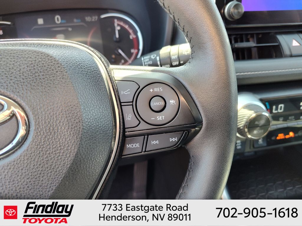 2024 Toyota RAV4 XLE - Photo 24