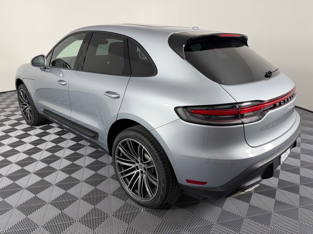 Thumbnail: 2026 Porsche Macan - 3