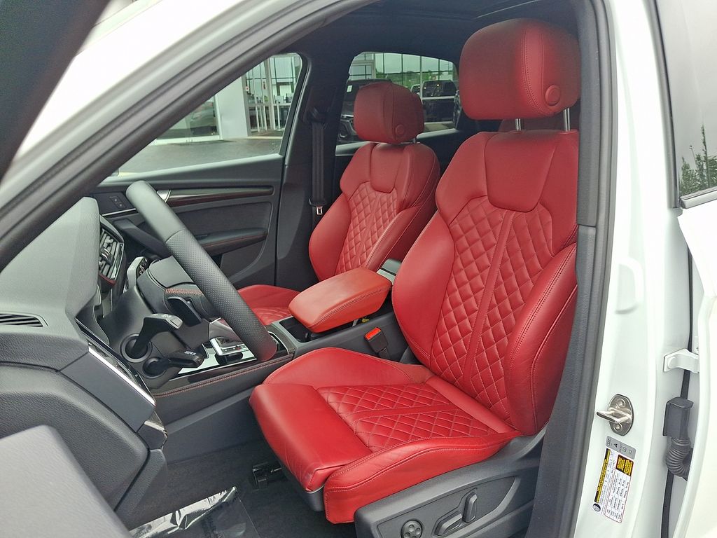 Thumbnail: 2024 Audi SQ5 - 13