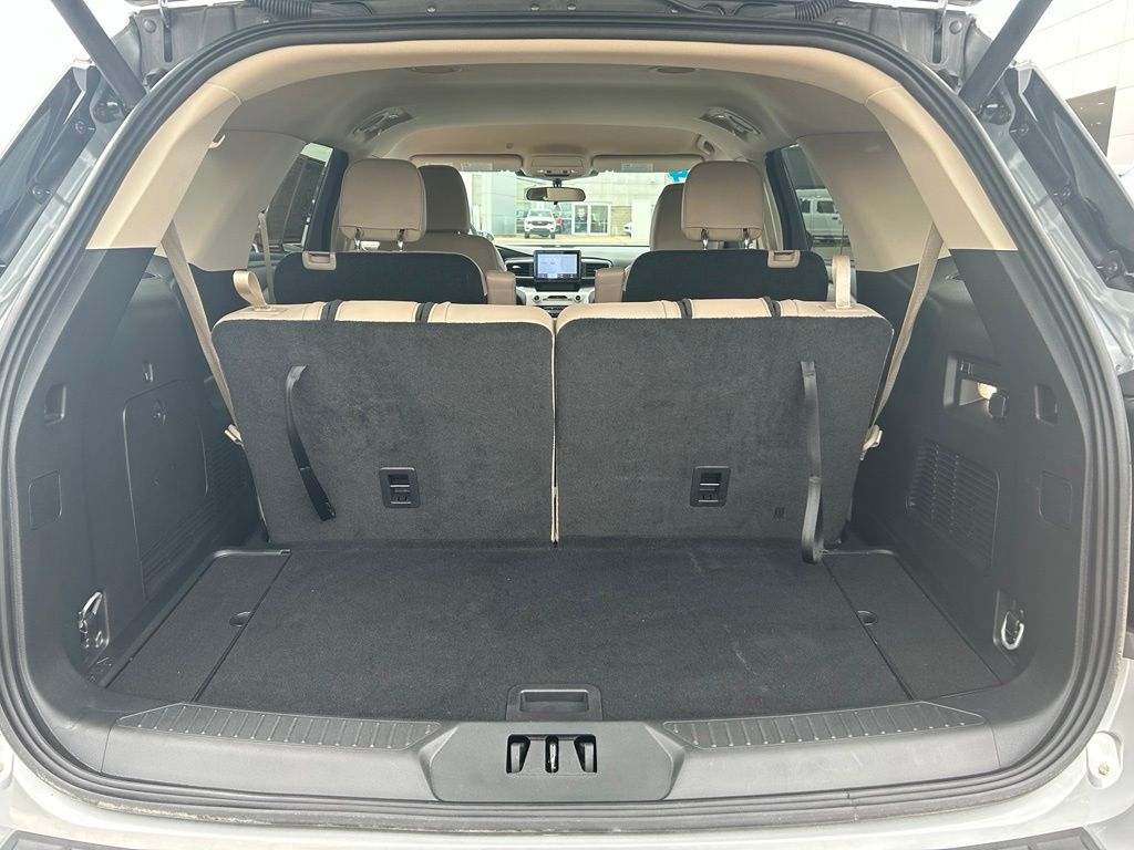 Certified Used 2024 Silver Ford XLT image 28