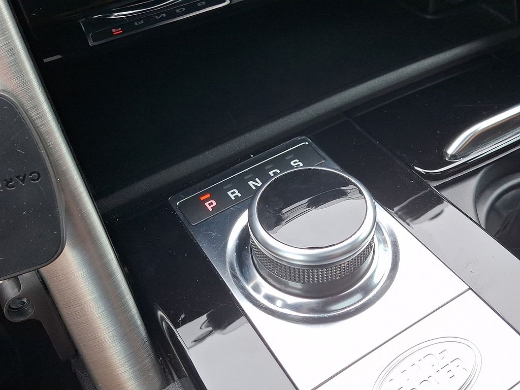 Thumbnail: 2019 Land Rover Discovery - 15